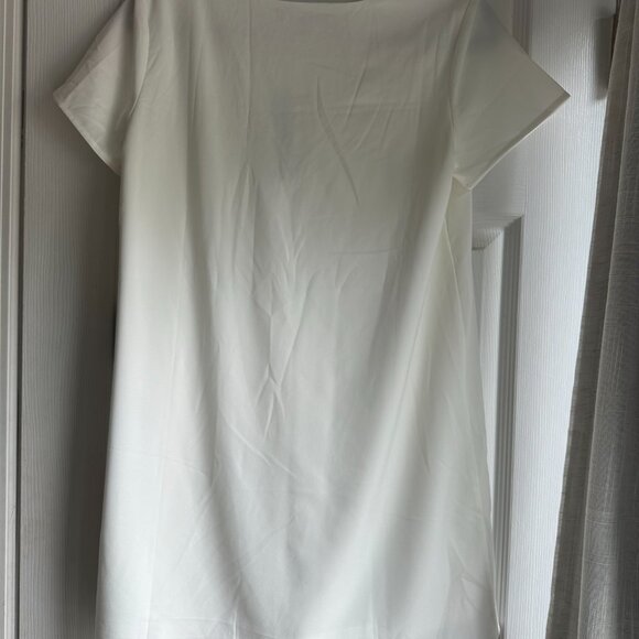 Freestyle White Shift Dress - Picture 4 of 4